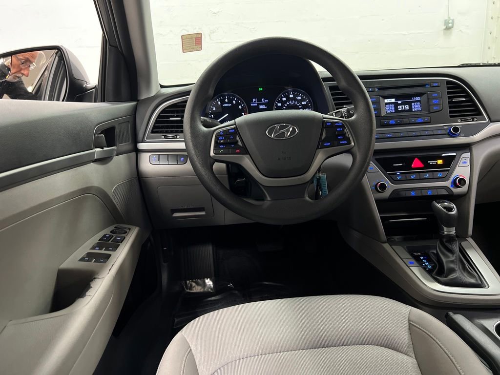 Used 2017 Hyundai Elantra SE image 16