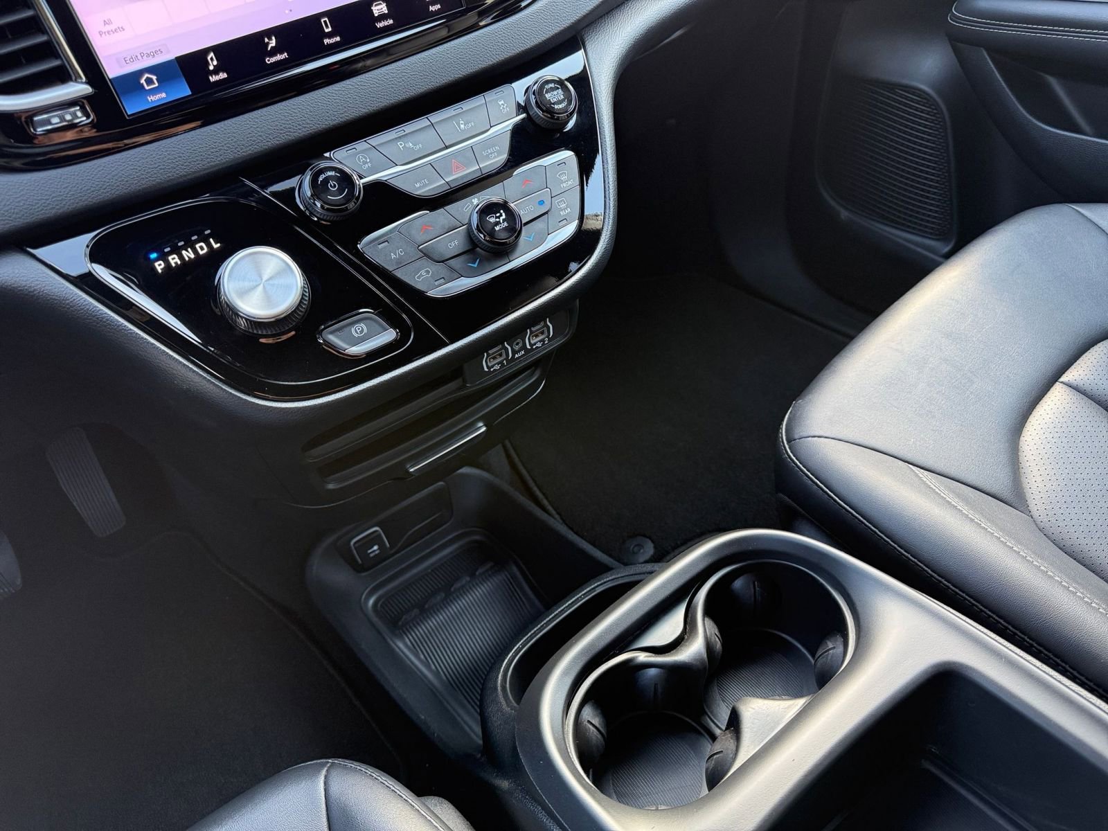 Used 2025 Chrysler Pacifica Select image 43