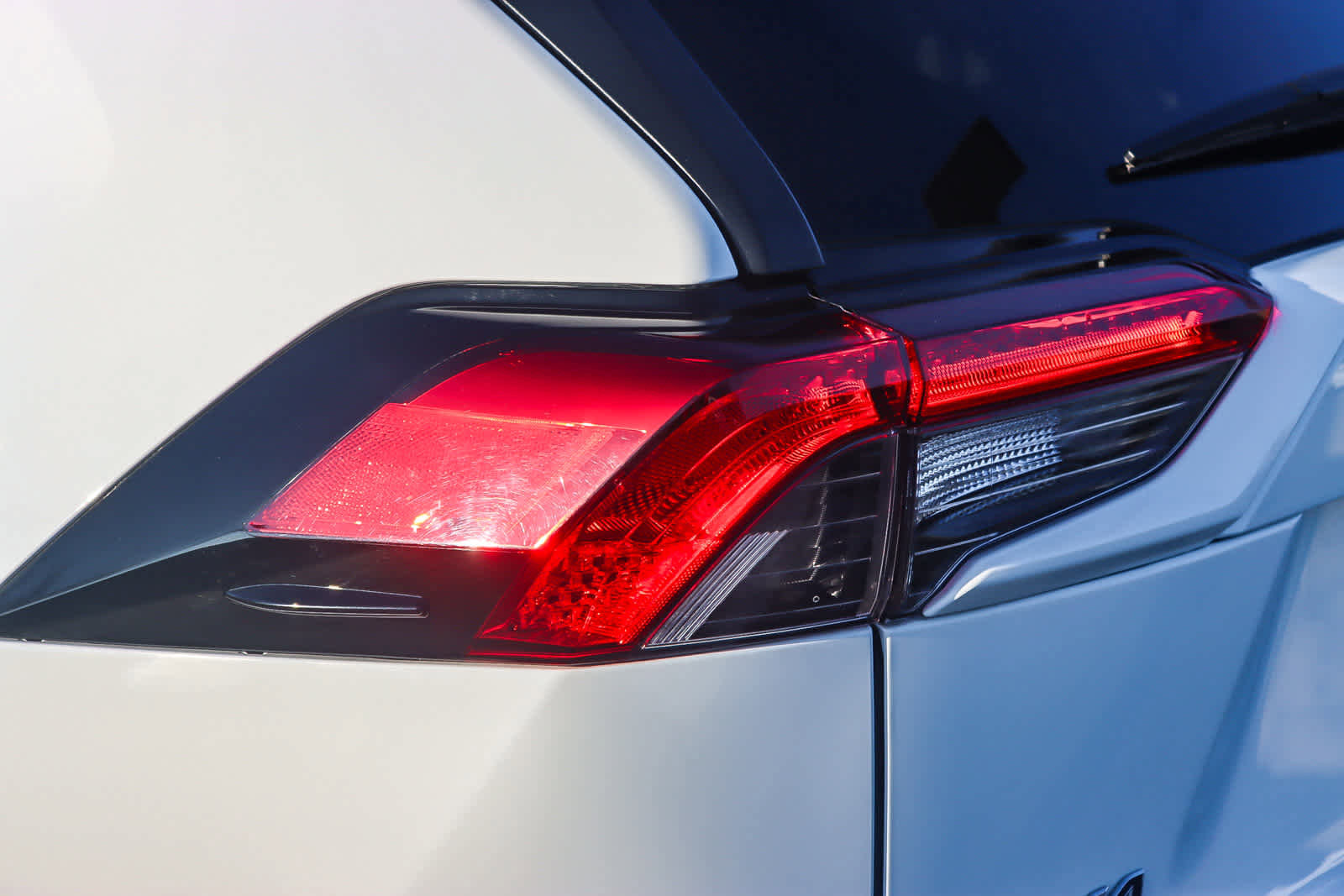 Used 2020 Toyota RAV4 XLE image 8