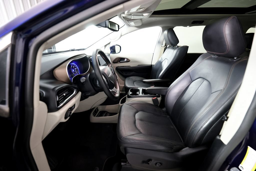 Used 2019 Chrysler Pacifica Touring-L Plus FWD image 17