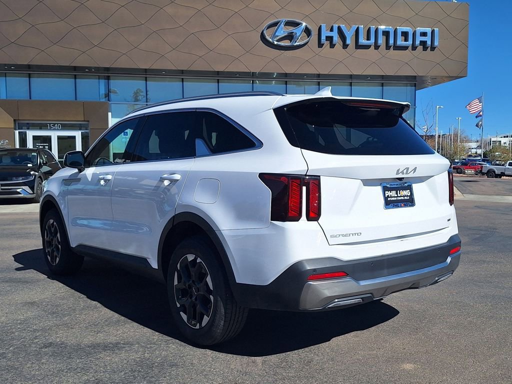 Used 2024 Kia Sorento S image 5