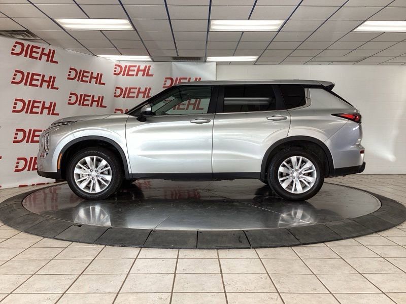 Used 2025 Mitsubishi Outlander ES AWD/4WD image 4