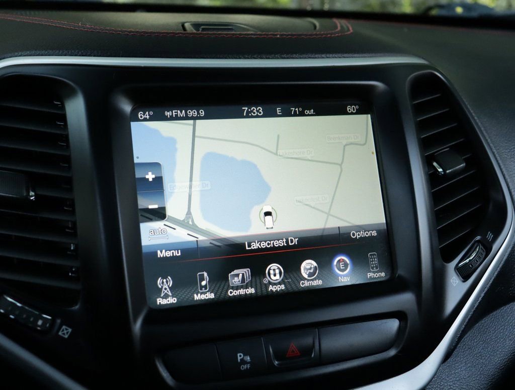 Used 2018 Jeep Cherokee Trailhawk w/ Comfort/Convenience Group image 18