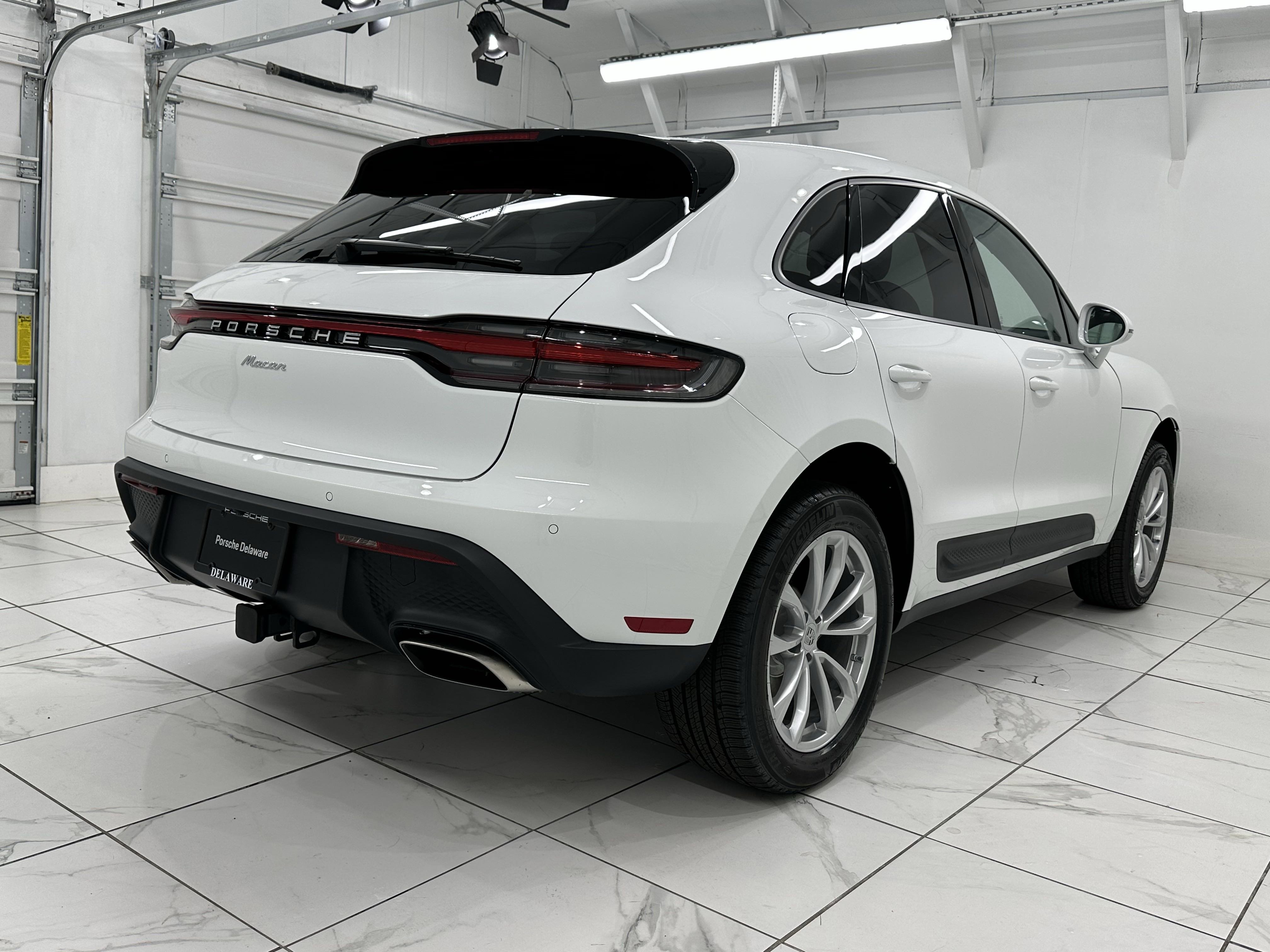 Certified 2025 Porsche Macan image 12