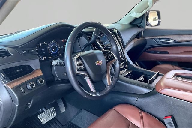 Used 2018 Cadillac Escalade Premium Luxury w/ LPO, Radiant Package AWD/4WD image 12