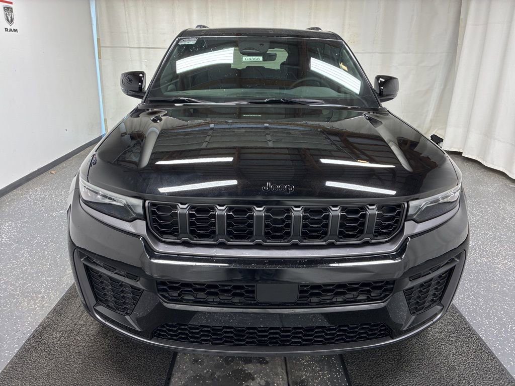 New 2026 Jeep Grand Cherokee Altitude AWD/4WD image 2
