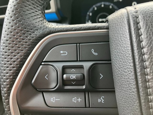 Used 2025 Toyota Tacoma TRD Off-Road image 3