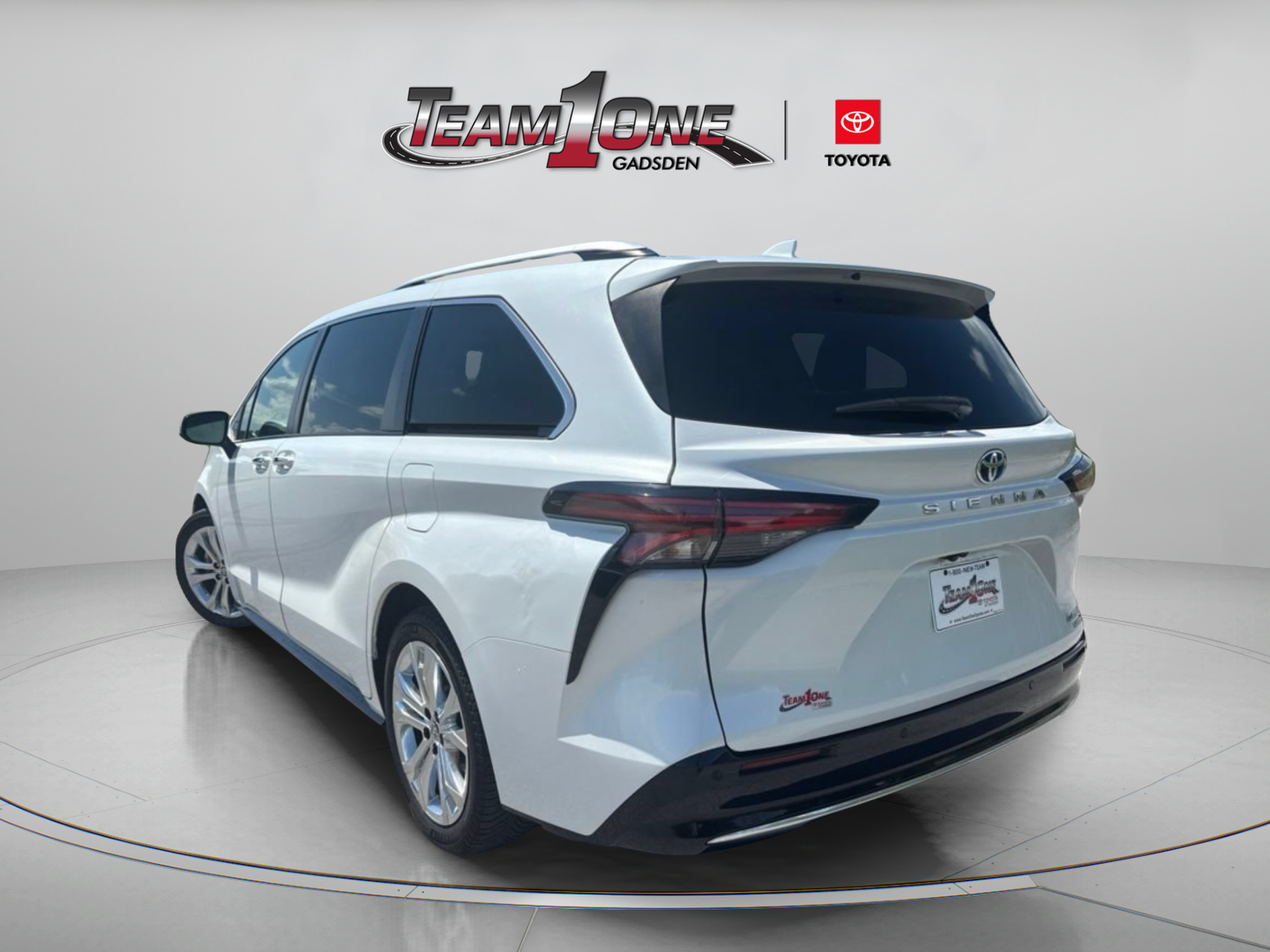 Used 2022 Toyota Sienna Platinum FWD image 5