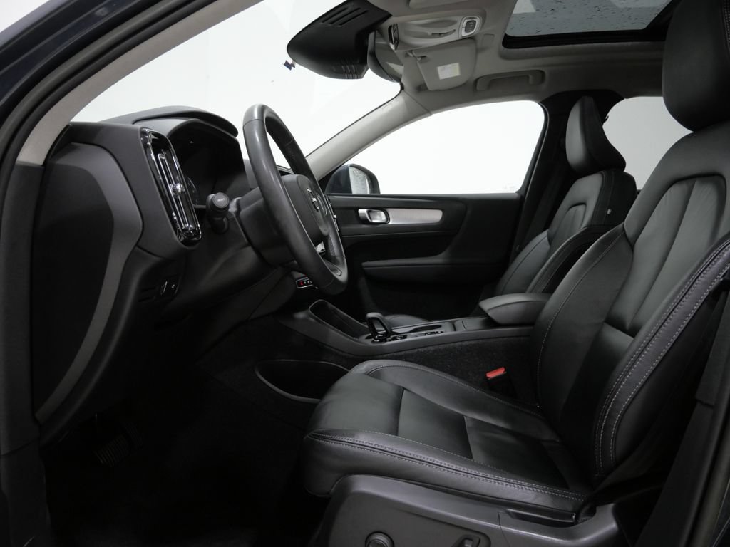 Used 2022 Volvo XC40 T5 Momentum AWD/4WD image 13