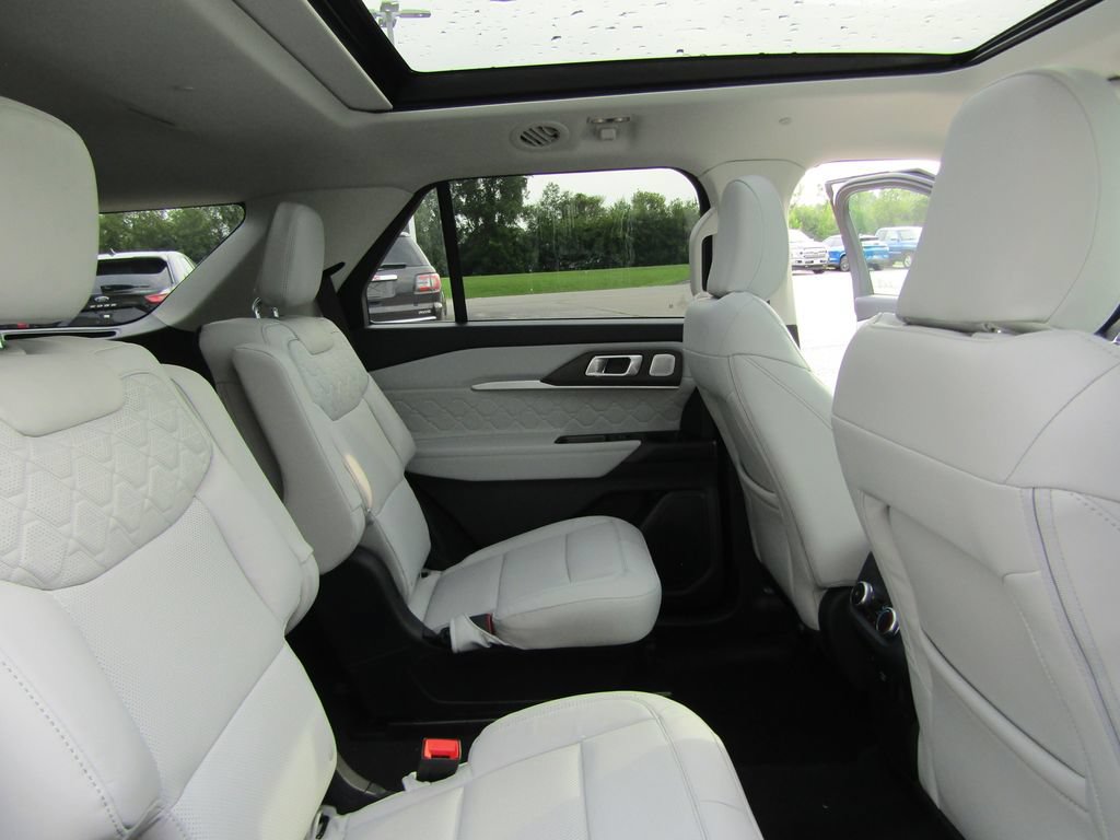 New 2026 Ford Explorer Platinum w/ LUX Leather Package AWD/4WD image 15