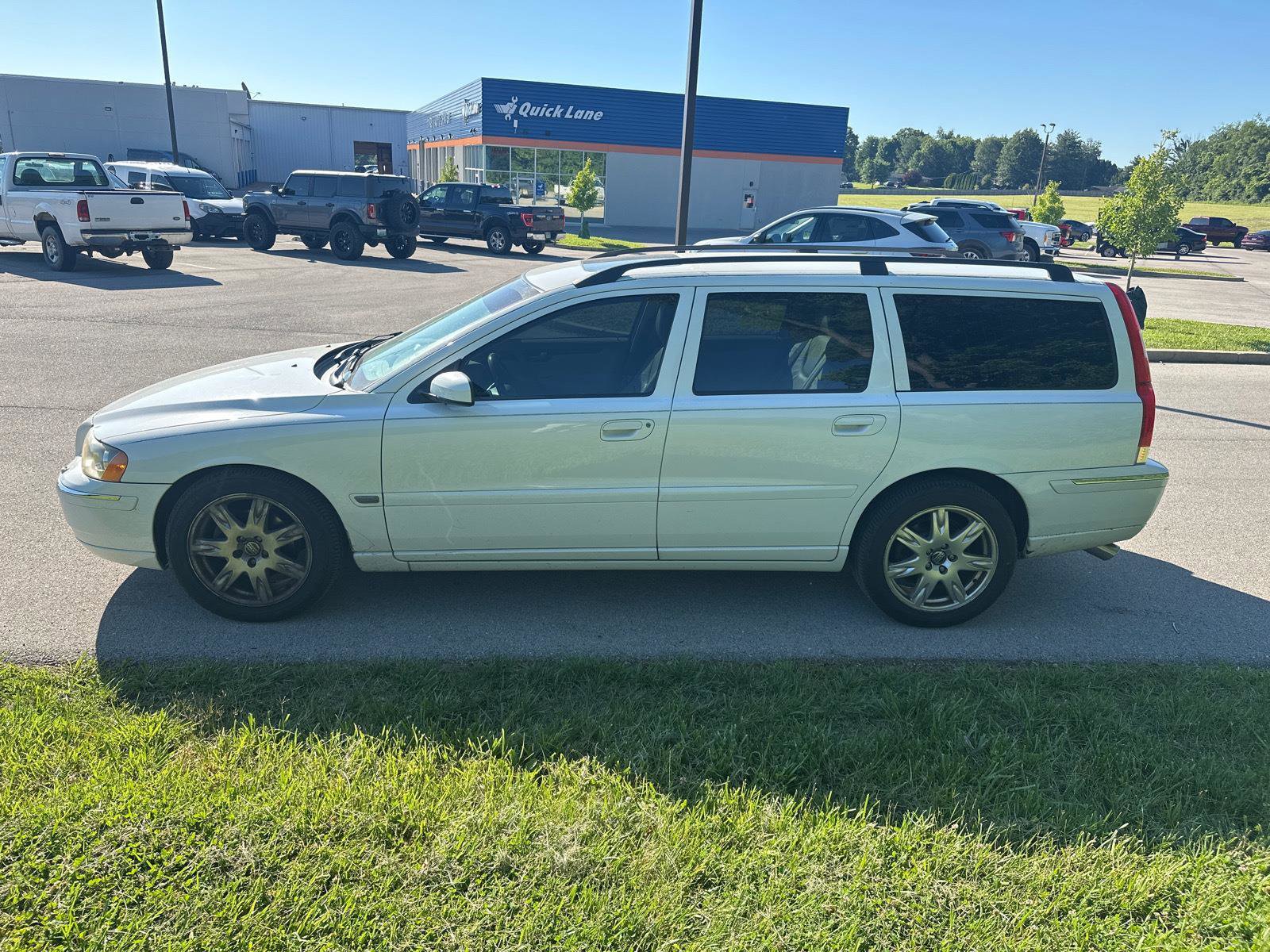 Used 2005 Volvo V70 2.5T FWD image 10