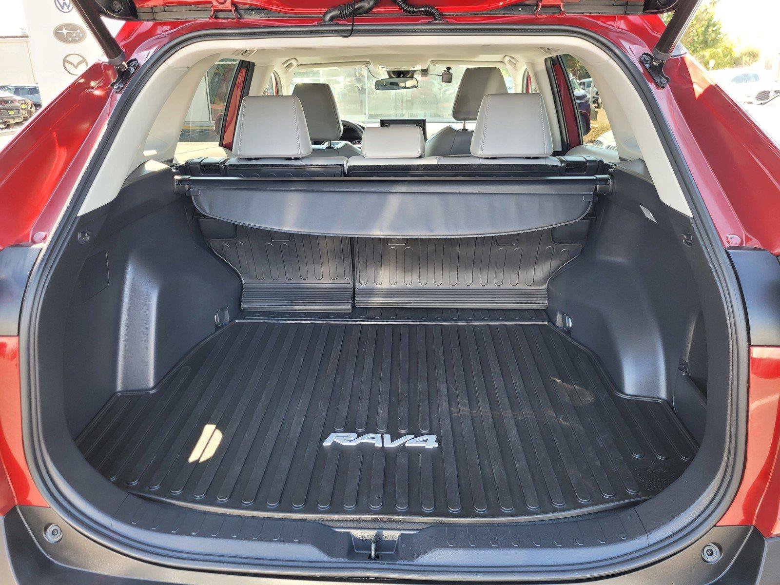 Used 2021 Toyota RAV4 XLE Premium AWD/4WD image 35