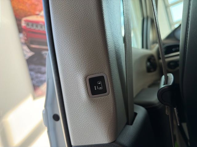 Used 2024 Chrysler Pacifica Touring-L FWD image 19