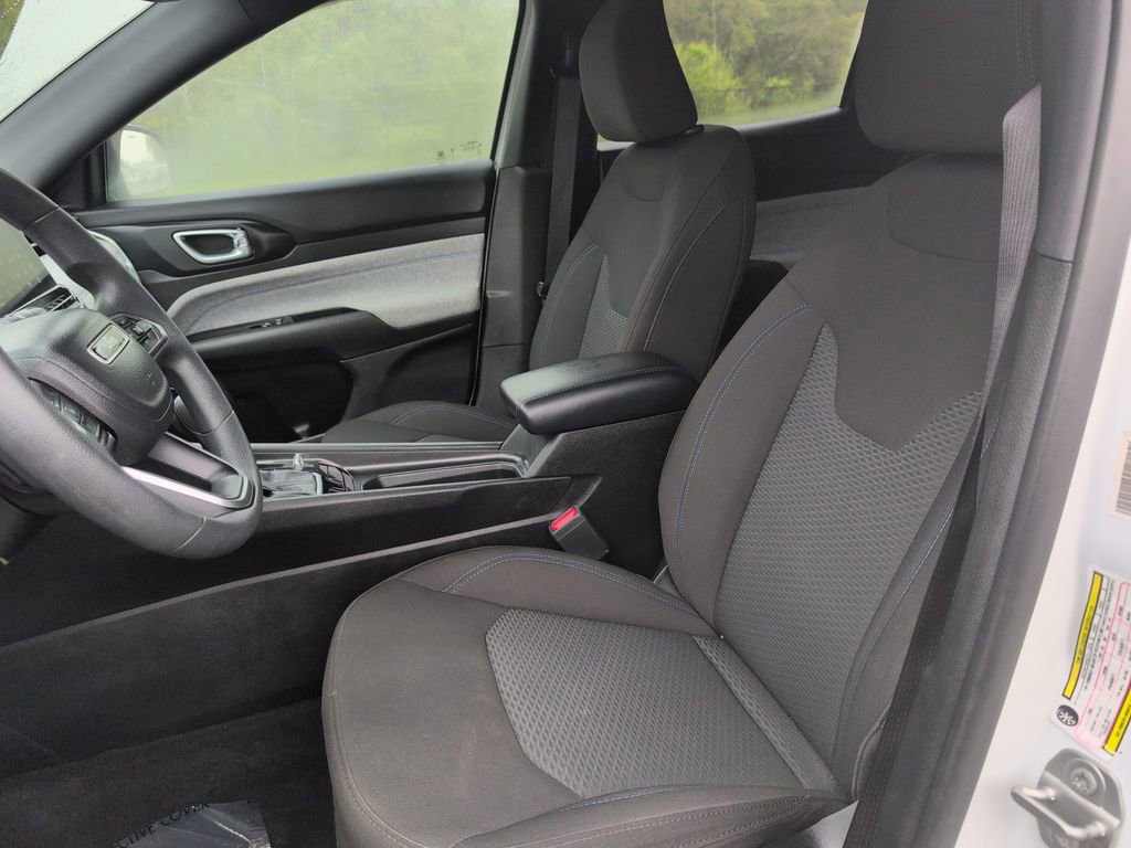 Used 2023 Jeep Compass Sport image 15