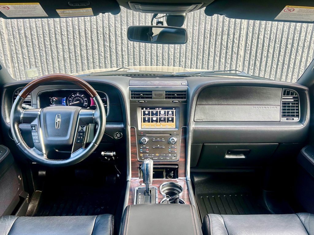 Used 2017 Lincoln Navigator L Reserve image 41