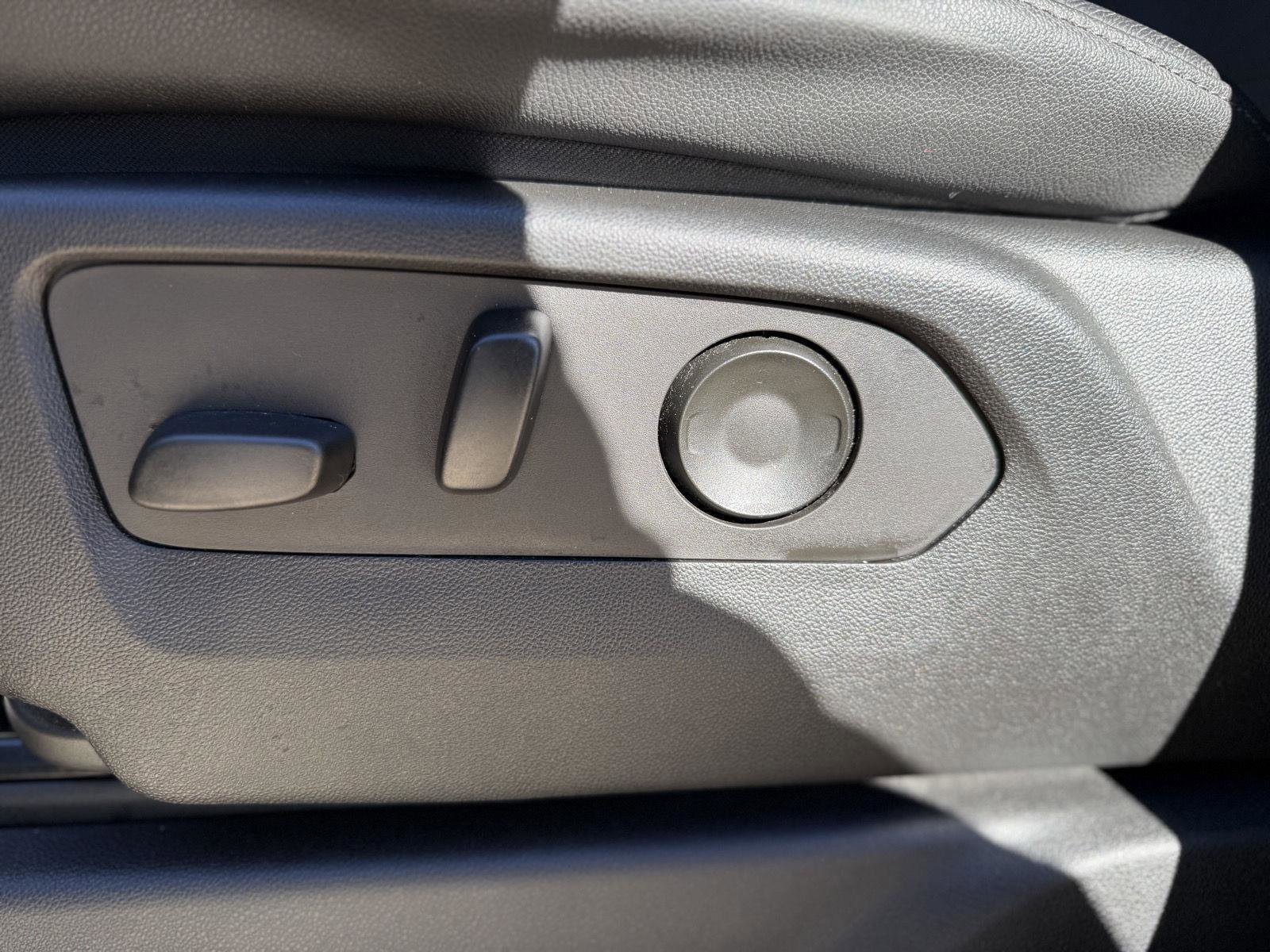 Used 2022 Chevrolet Silverado 1500 ZR2 w/ Technology Package image 11