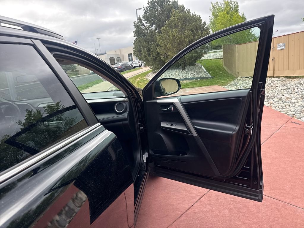 Used 2018 Toyota RAV4 XLE w/ Plus Extra Value Package AWD/4WD image 32