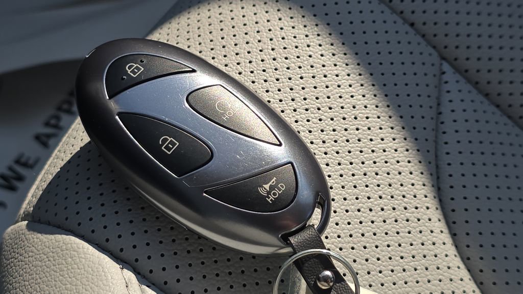 New 2026 Hyundai Elantra Limited FWD image 32
