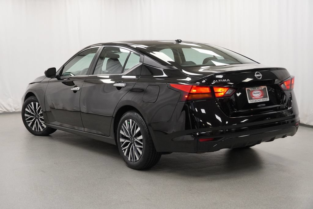 Used 2025 Nissan Altima 2.5 SV FWD image 14