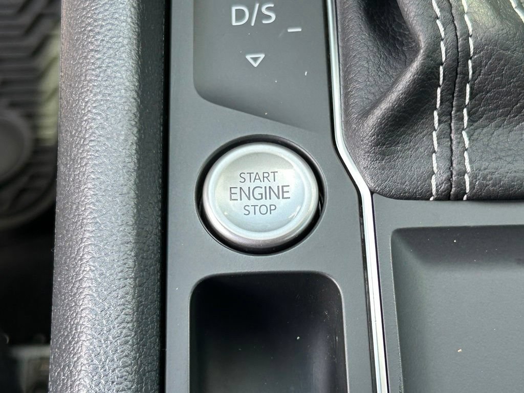 Used 2021 Volkswagen Atlas Cross Sport SE w/ Panoramic Sunroof Package FWD image 36