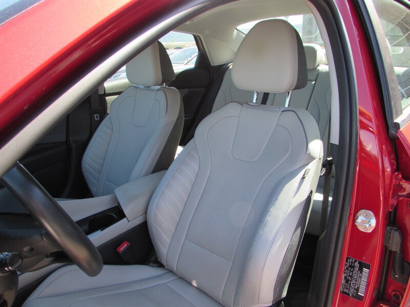 Used 2023 Hyundai Elantra Limited FWD image 12