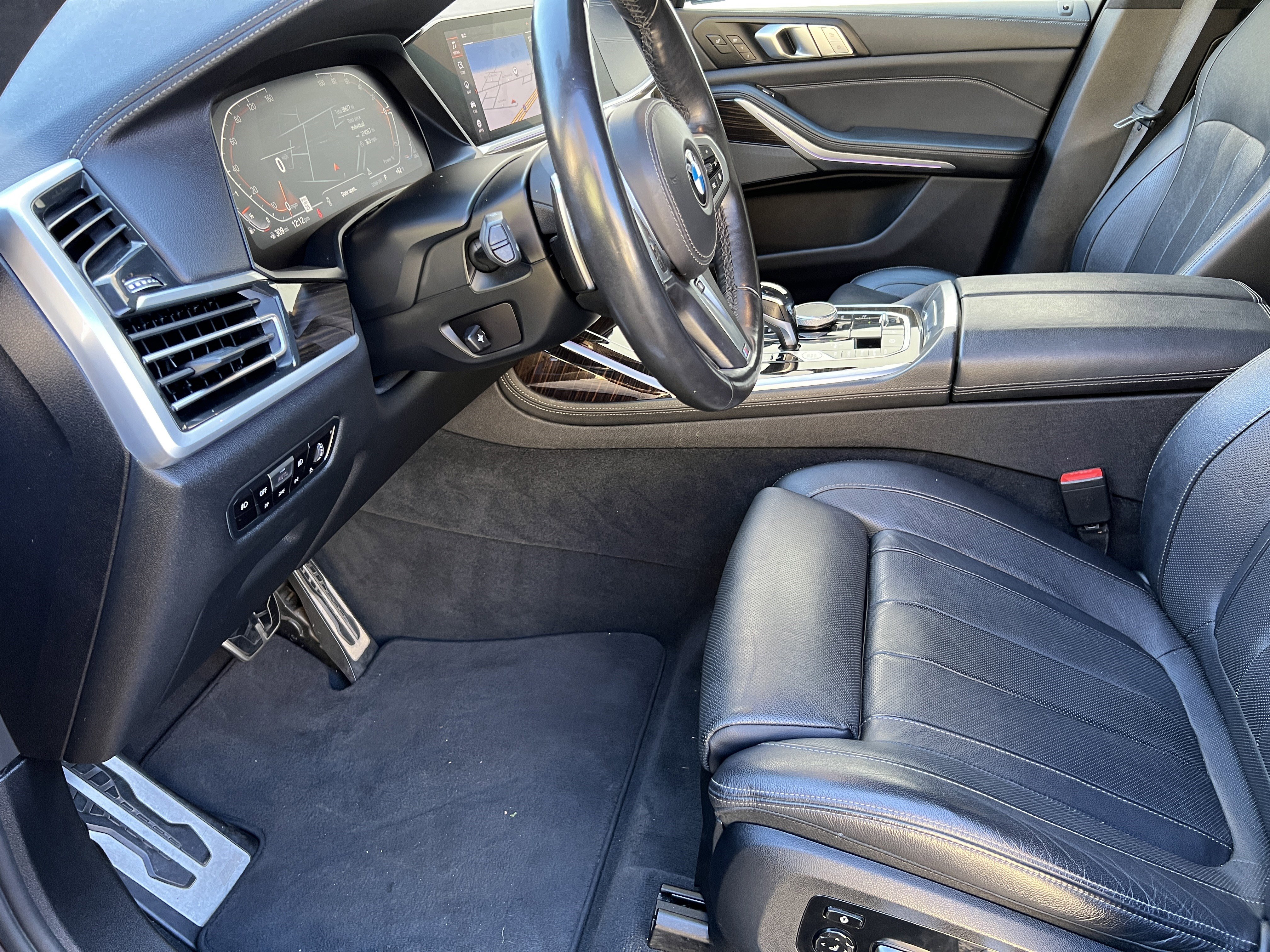 Used 2021 BMW X7 xDrive40i w/ M Sport Package image 16