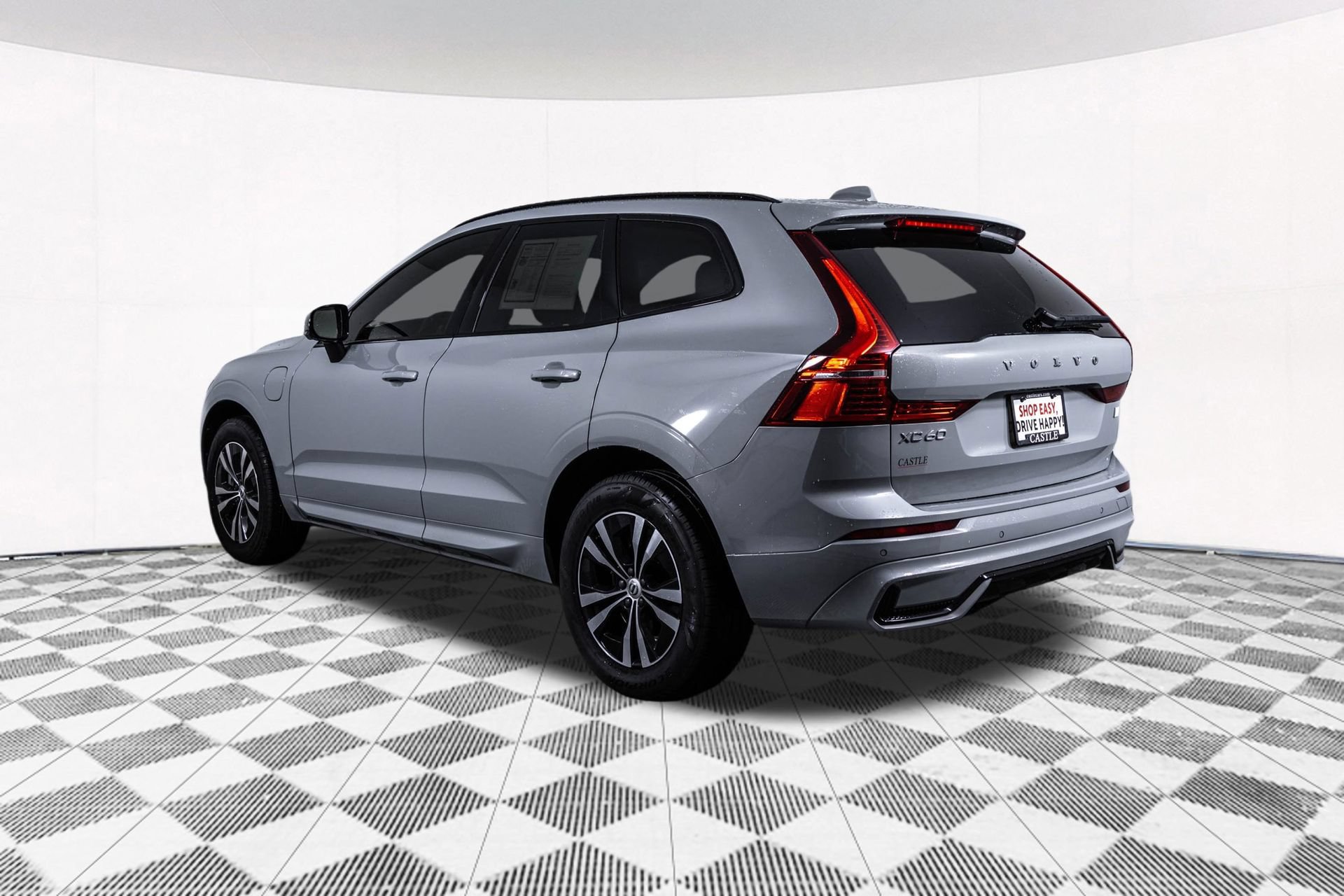 Used 2024 Volvo XC60 T8 Core AWD/4WD image 16