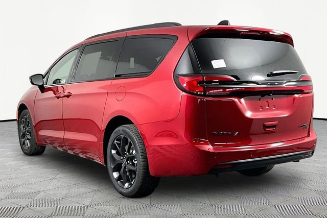 New 2027 Chrysler Pacifica Limited AWD/4WD image 4