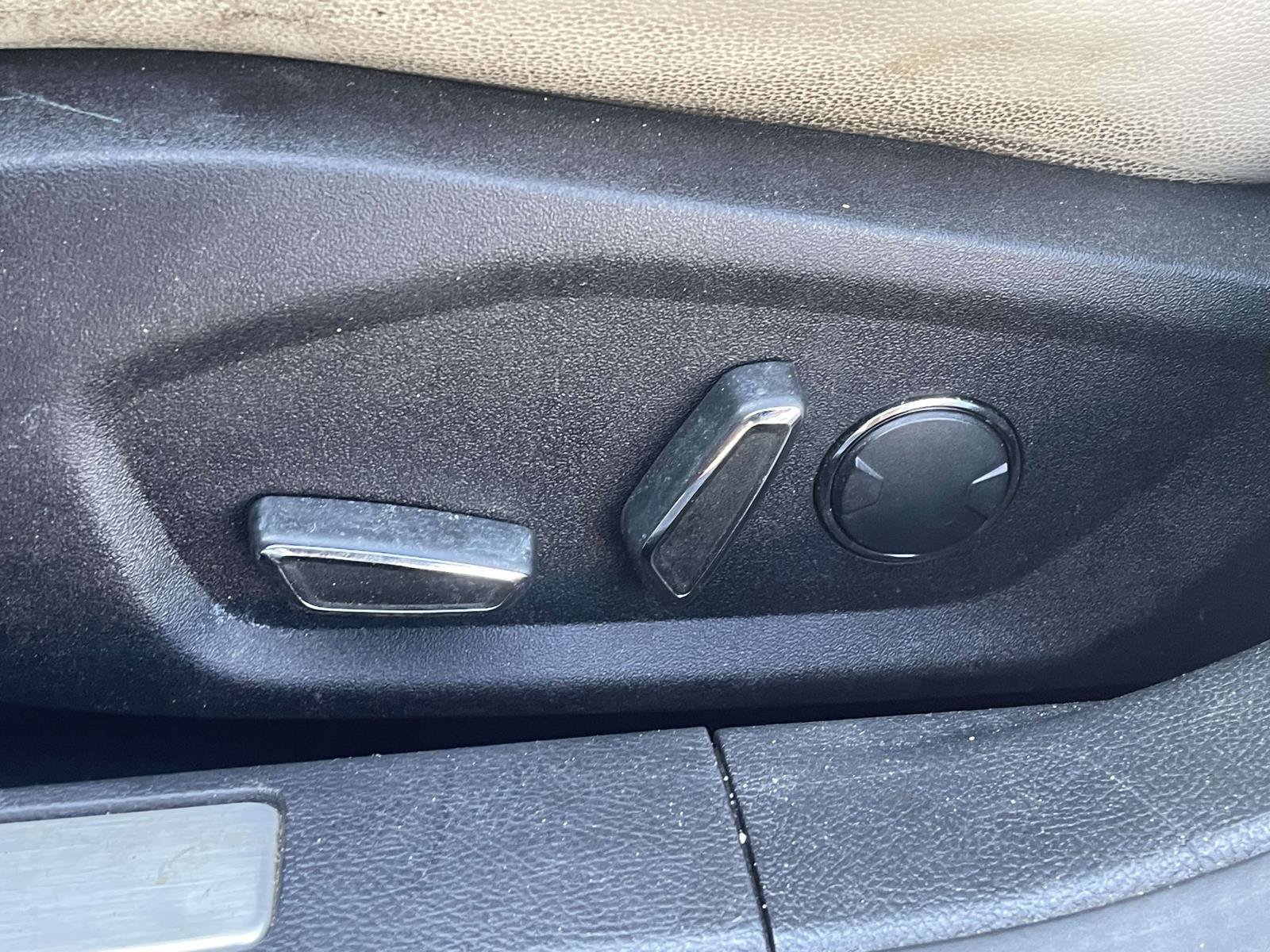Used 2017 Ford Fusion Energi Titanium FWD image 18