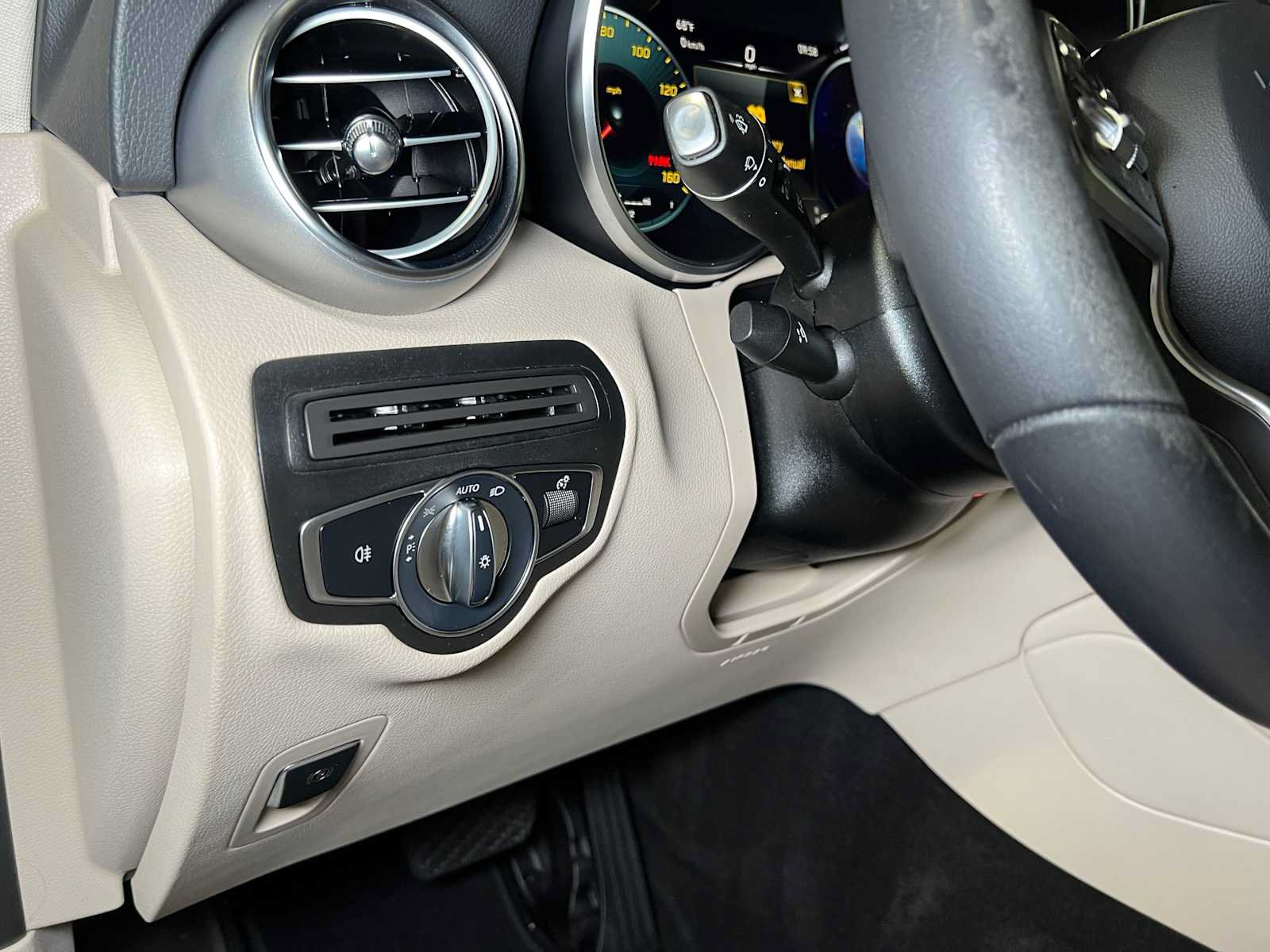 Used 2022 Mercedes-Benz GLC 300 4MATIC image 26
