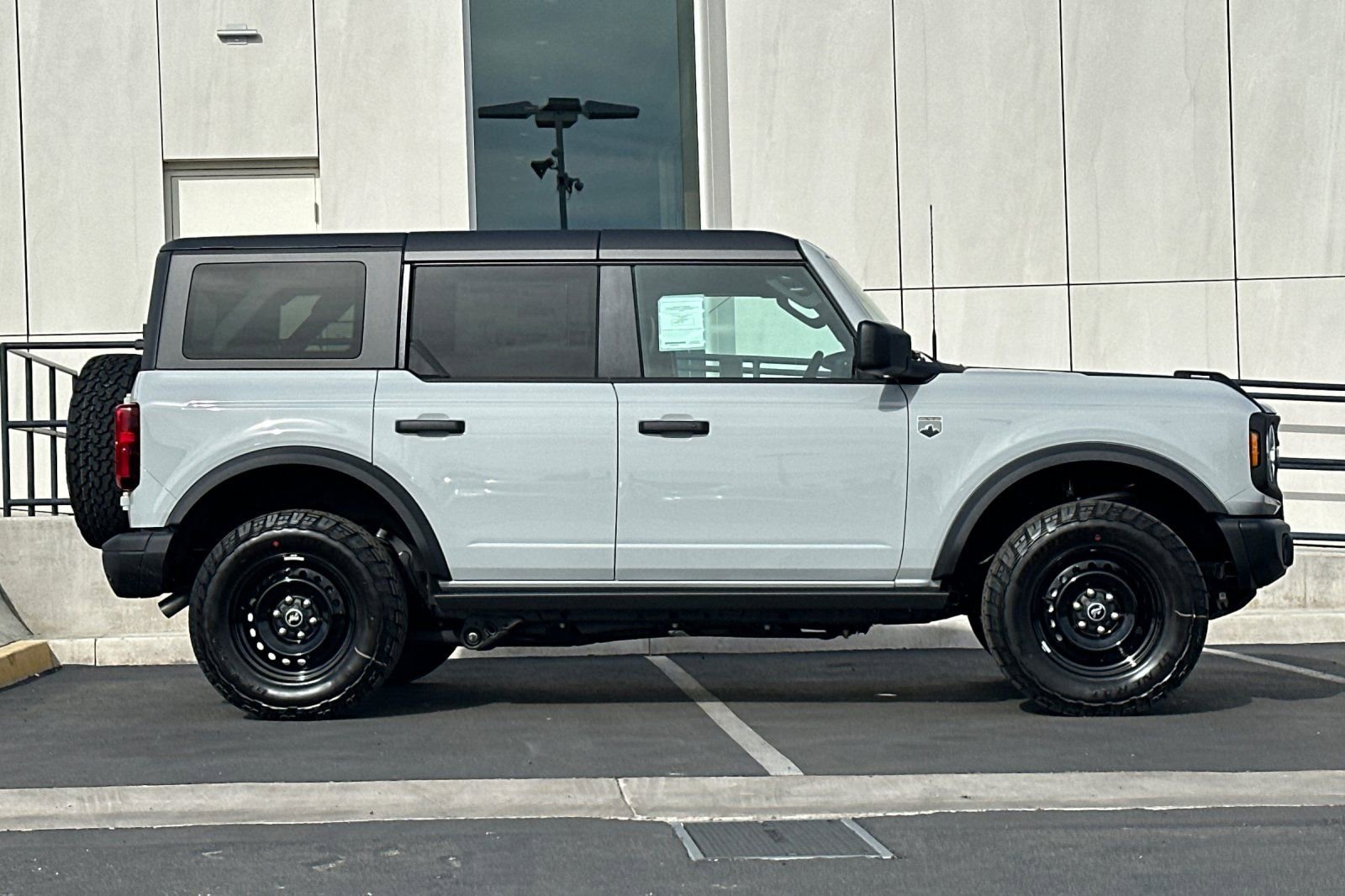 New 2026 Ford Bronco Big Bend w/ Black Diamond Package image 2