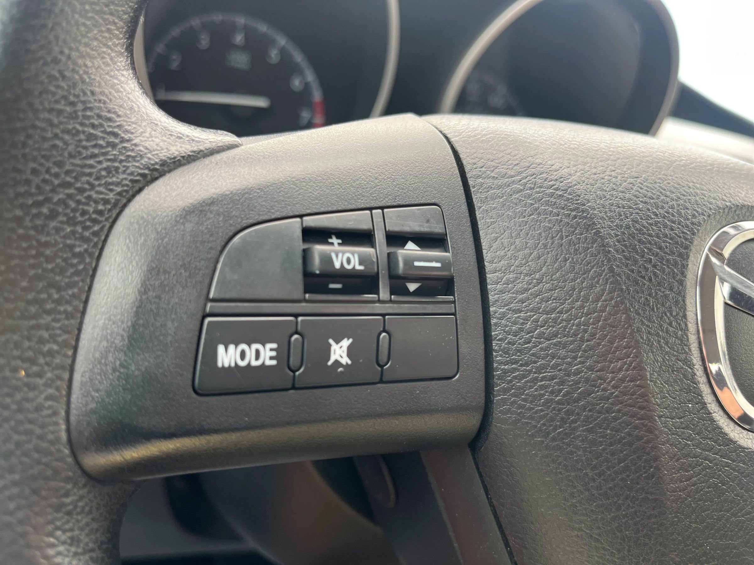 Used 2013 MAZDA MAZDA3 i SV image 23