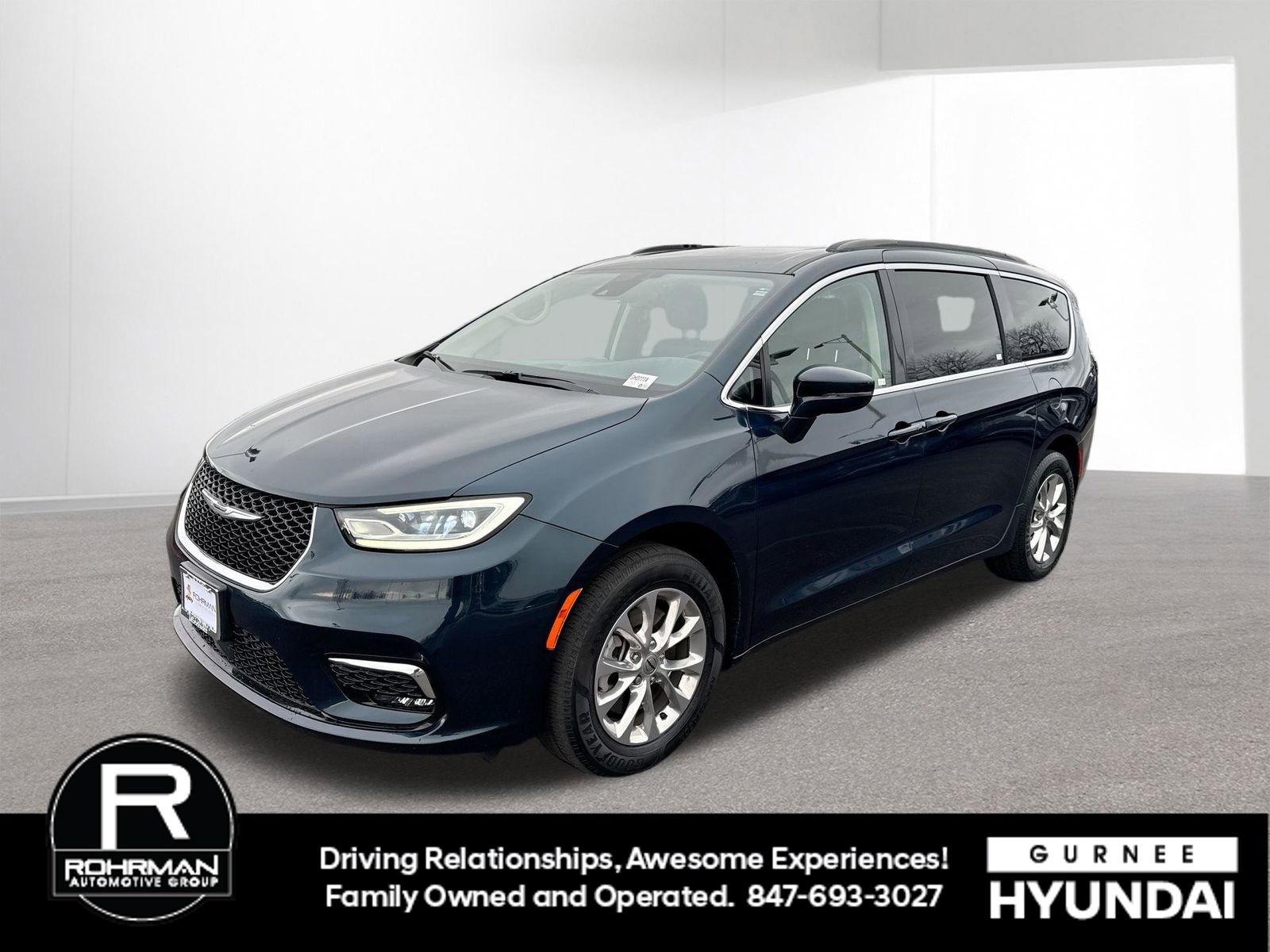 Used 2022 Chrysler Pacifica Touring-L image 4