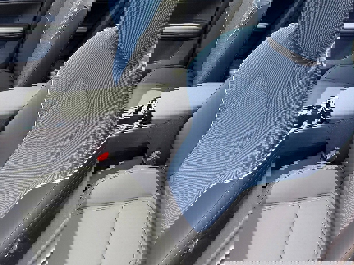 New 2025 Volvo EX30 Plus w/ Protection Package Premier image 16