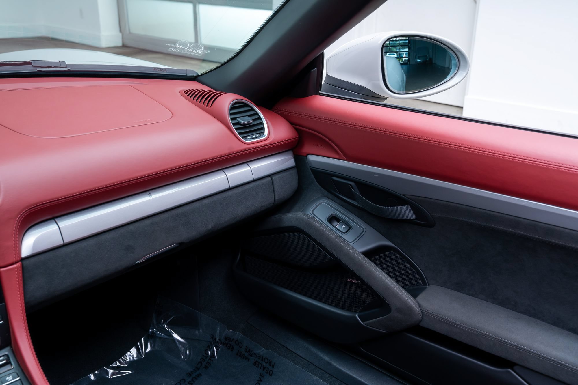 Used 2021 Porsche 718 Boxster Spyder RWD image 17