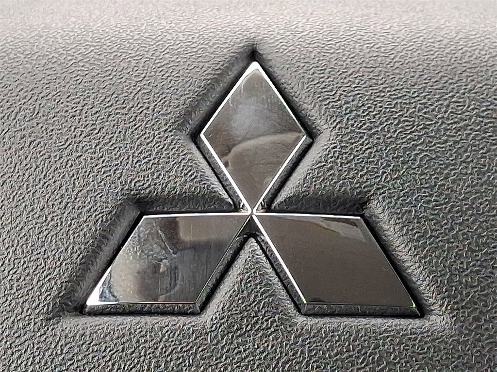New 2026 Mitsubishi Outlander SE image 11