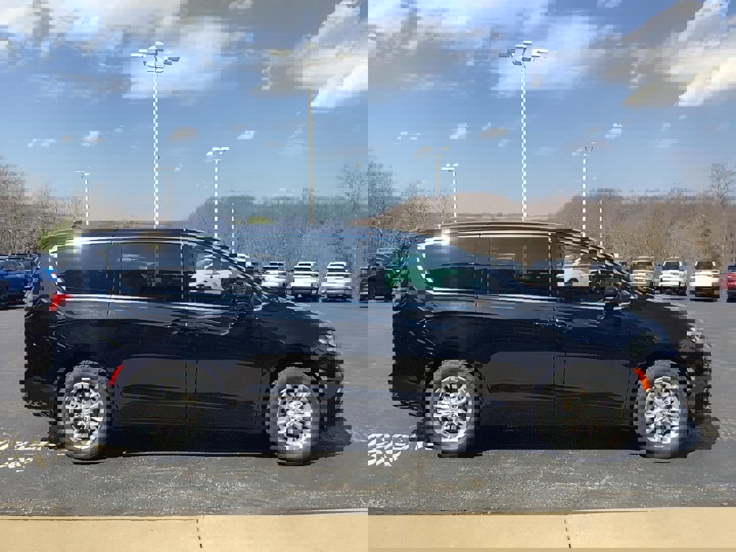 New 2026 Chrysler Pacifica Select image 4