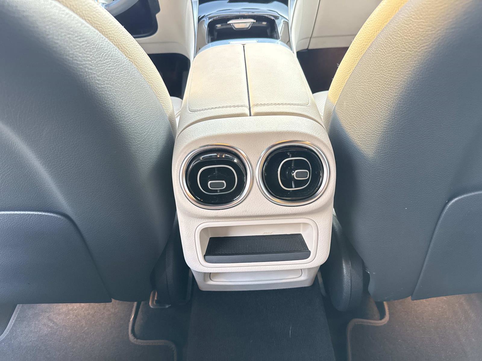 Used 2024 Mercedes-Benz GLC 300 4MATIC image 17