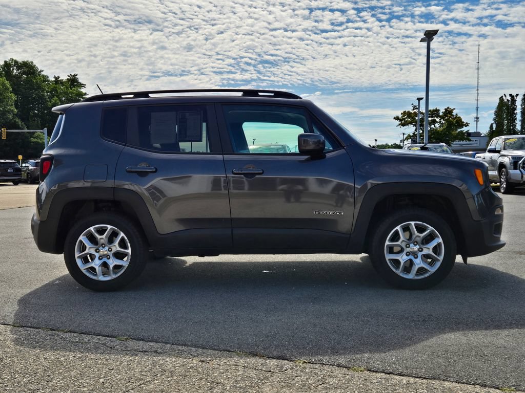 Used 2017 Jeep Renegade Latitude w/ Cold Weather Group AWD/4WD image 7