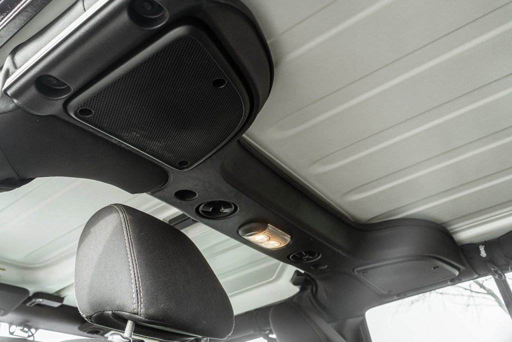 Used 2018 Jeep Wrangler Unlimited Sahara image 26