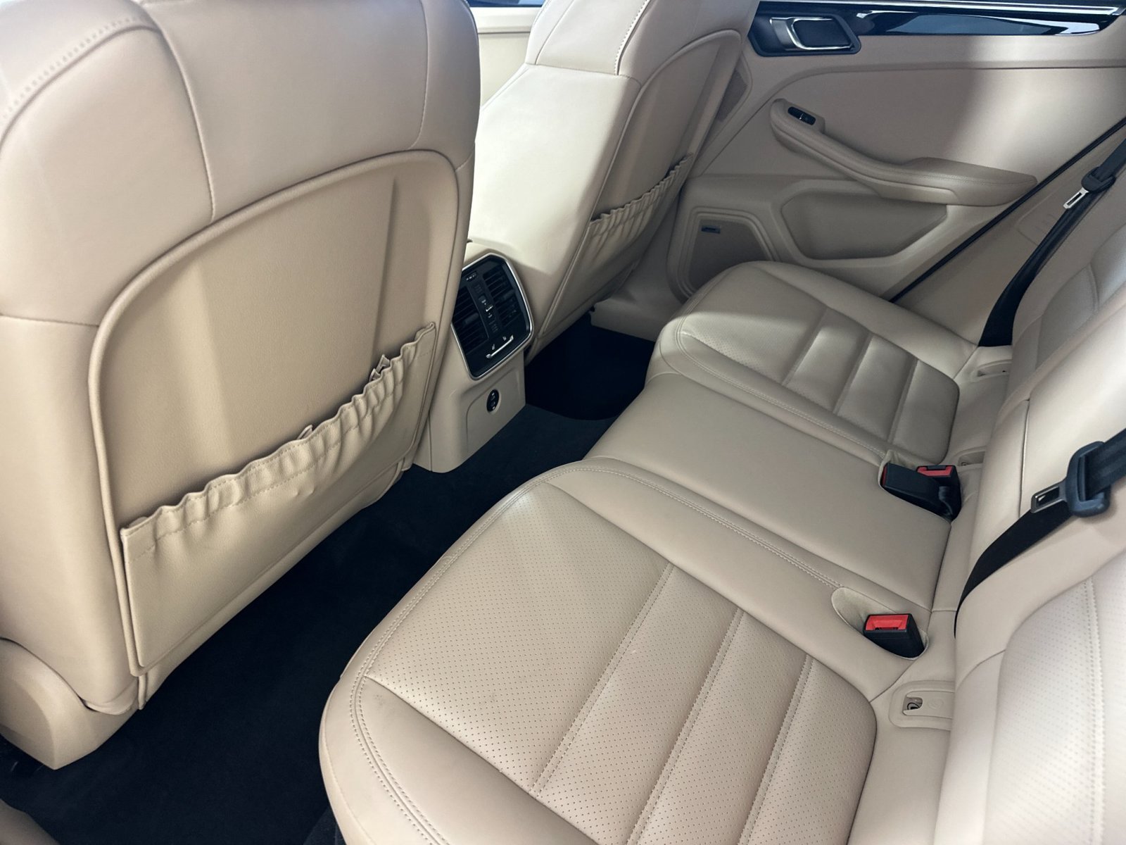 Certified 2026 Porsche Macan S AWD/4WD image 13