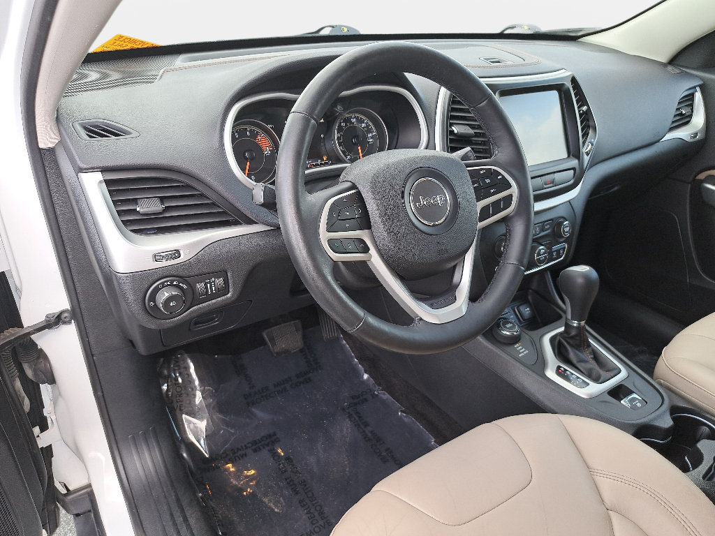Used 2017 Jeep Cherokee Limited AWD/4WD image 16