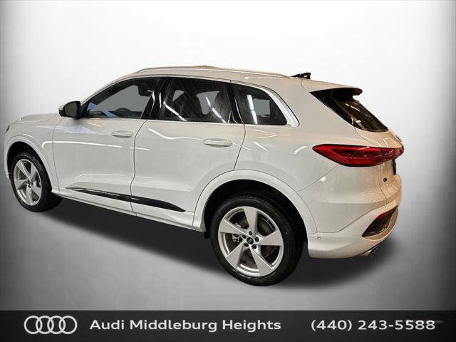 Used 2025 Audi Q5 Premium Plus w/ Premium Plus AWD/4WD image 5