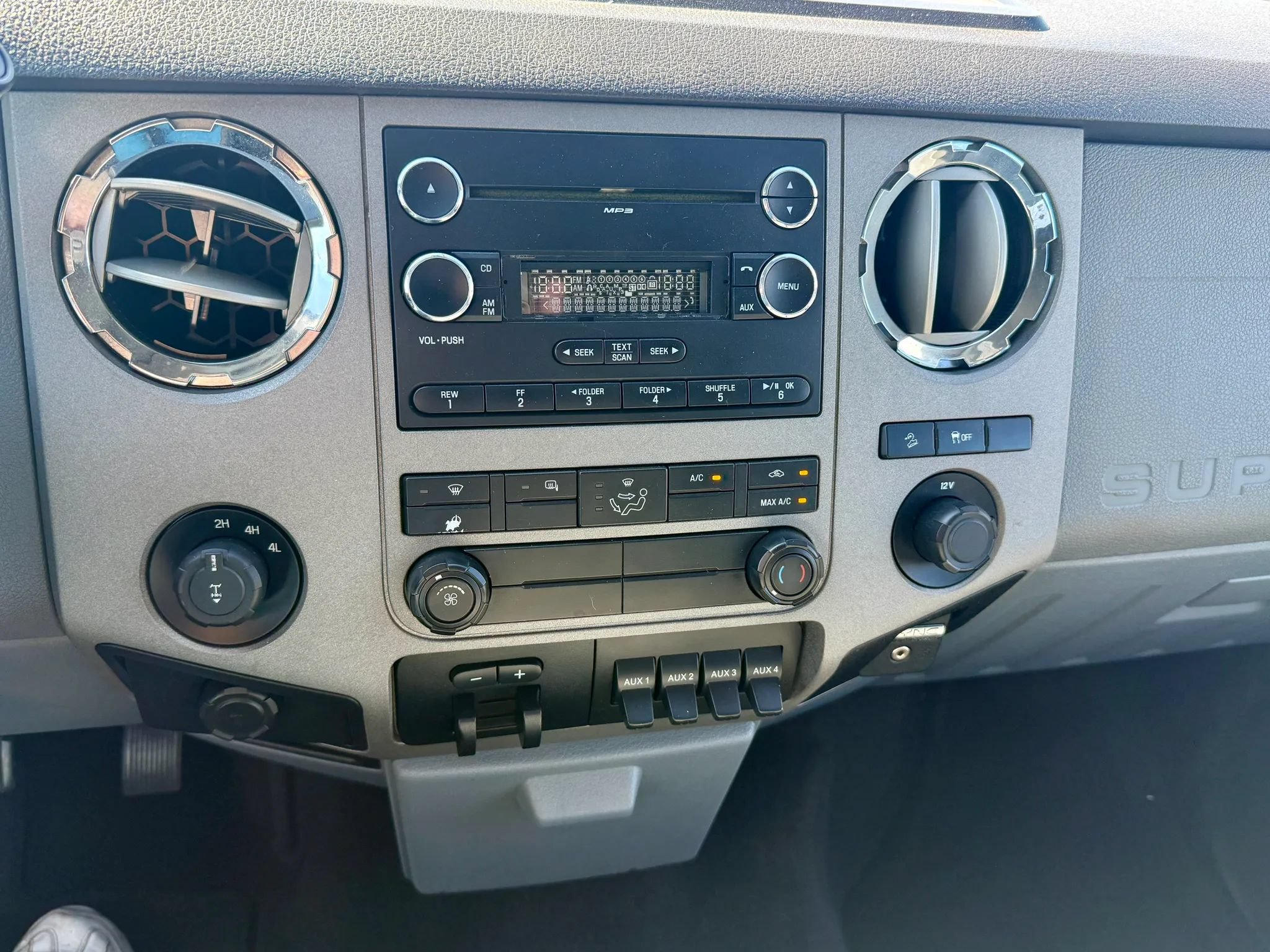 Used 2011 Ford F250 XLT w/ XLT Premium Pkg AWD/4WD image 12