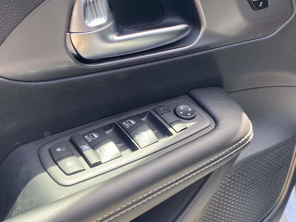 New 2026 Chrysler Pacifica Select FWD image 17
