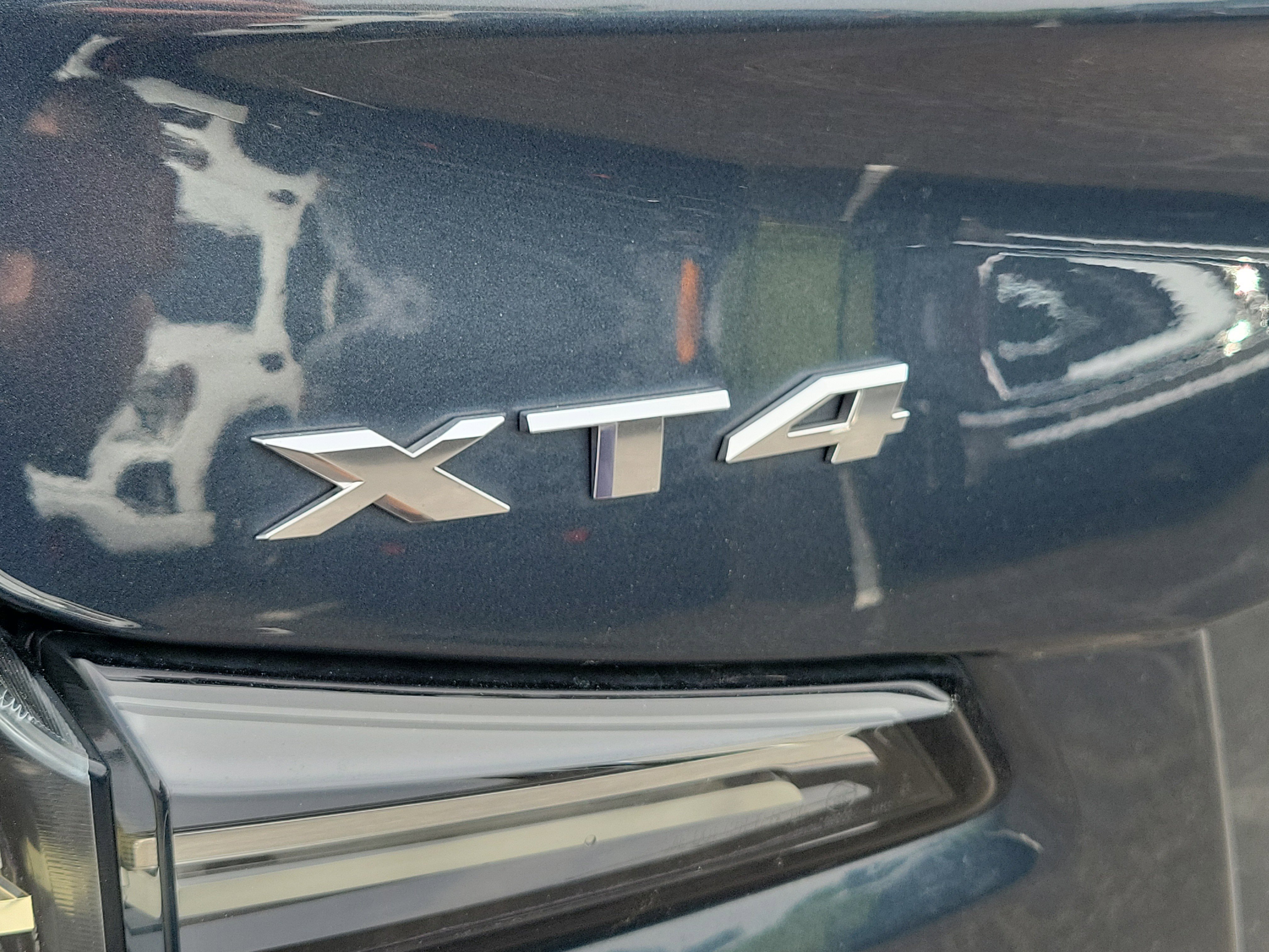 Used 2019 Cadillac XT4 Sport w/ Cold Weather Package FWD image 8
