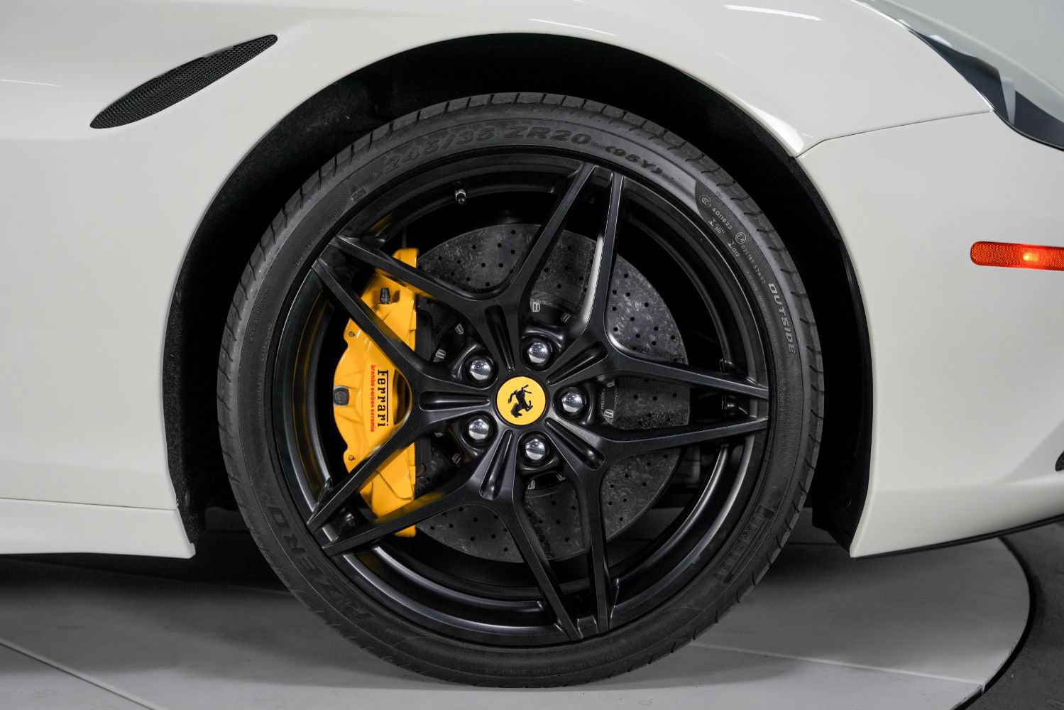 Used 2016 Ferrari California T RWD image 27
