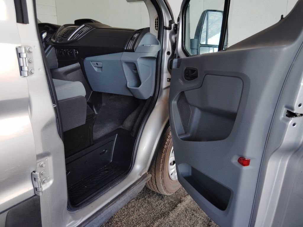 Used 2018 Ford Transit 150 XLT RWD image 10