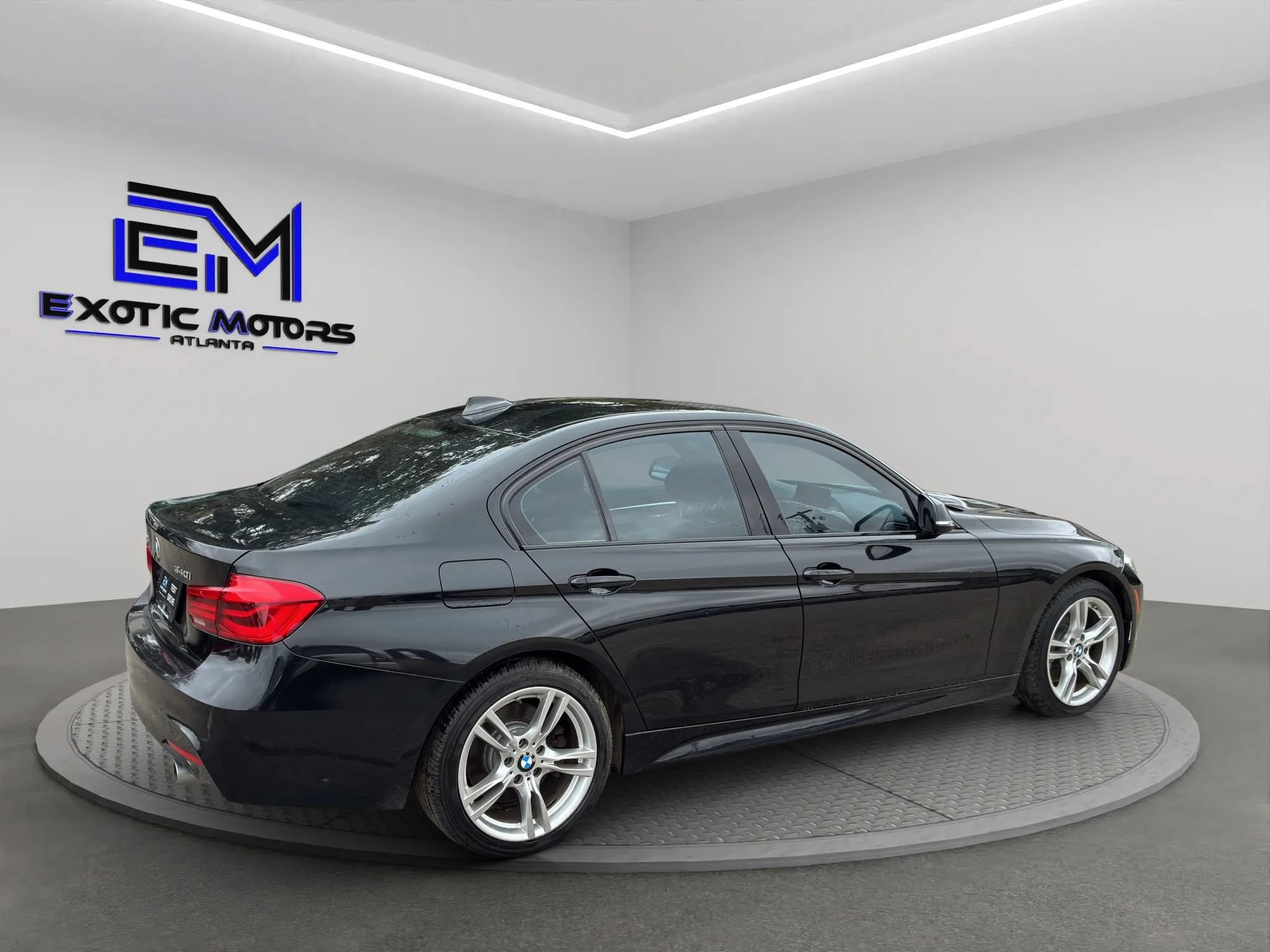 Used 2017 BMW 340i xDrive Sedan AWD/4WD image 5