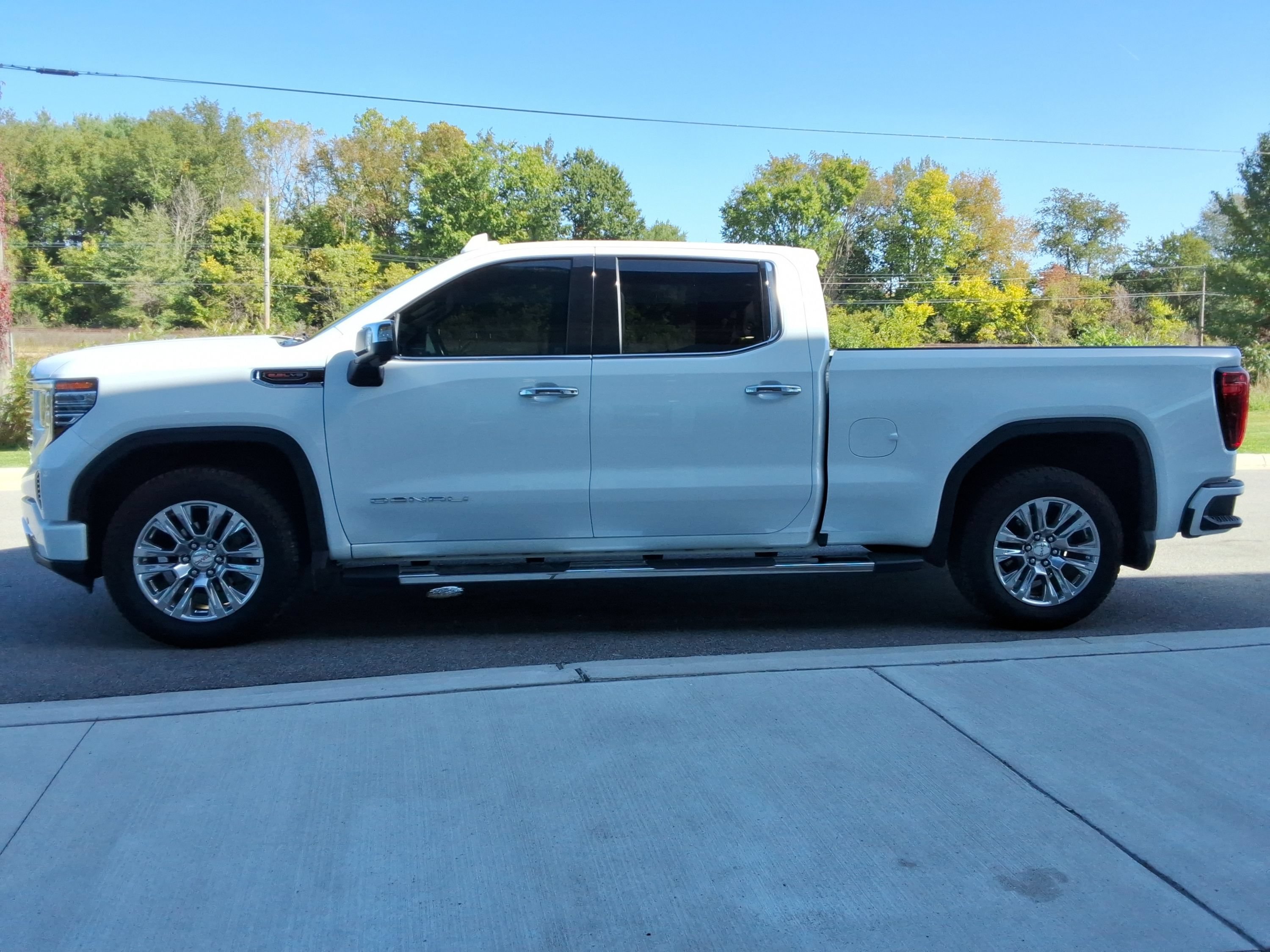 Used 2023 GMC Sierra 1500 Denali w/ Technology Package AWD/4WD image 16
